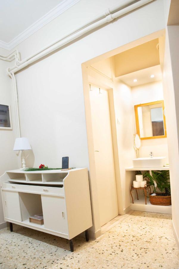 Filopappou Decent Apartment Atenas Exterior foto
