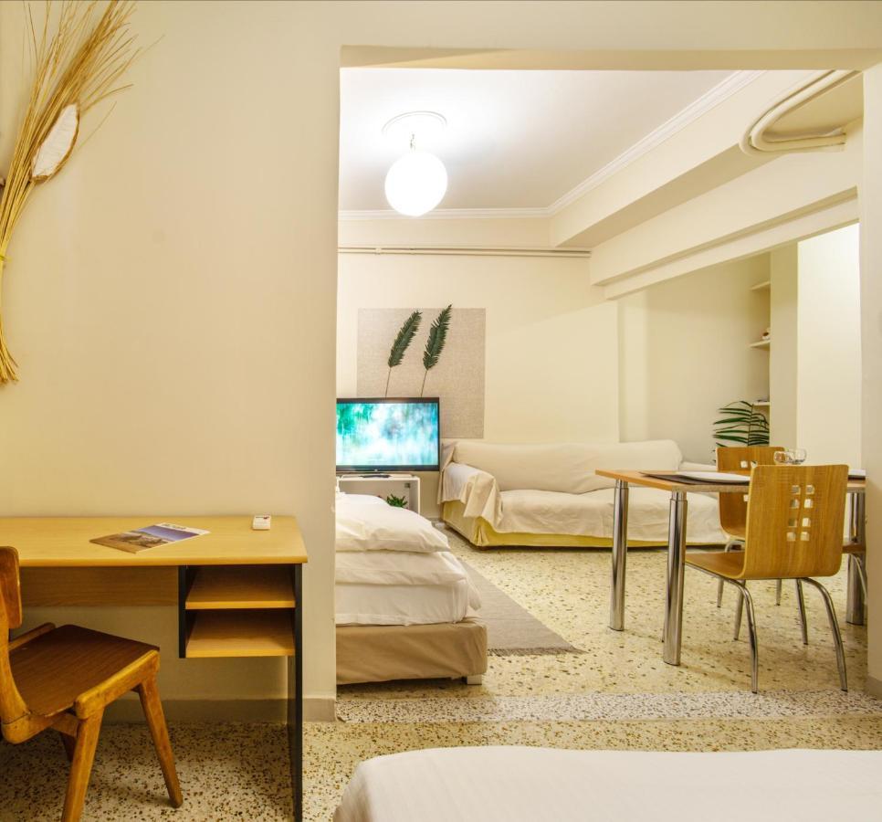 Filopappou Decent Apartment Atenas Exterior foto