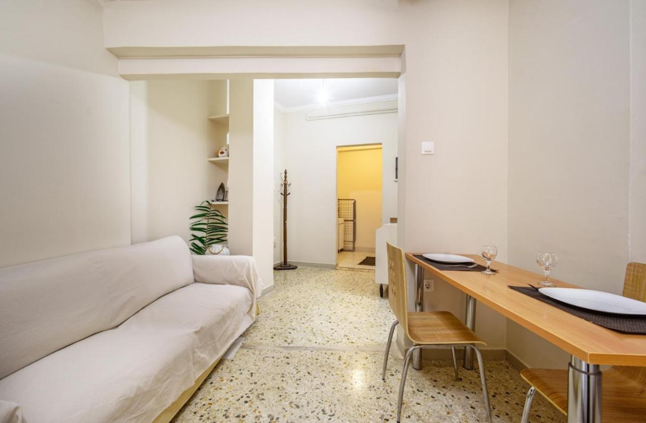 Filopappou Decent Apartment Atenas Exterior foto