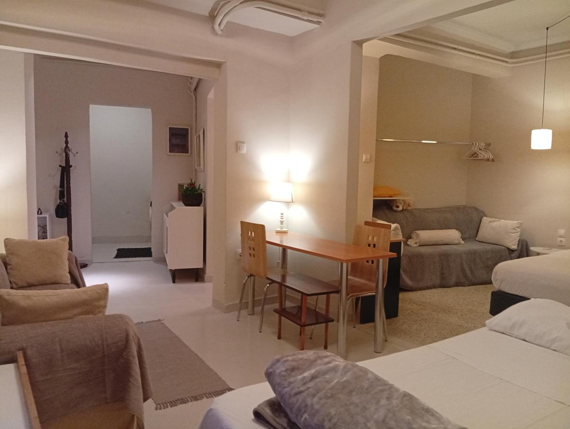 Filopappou Decent Apartment Atenas Exterior foto