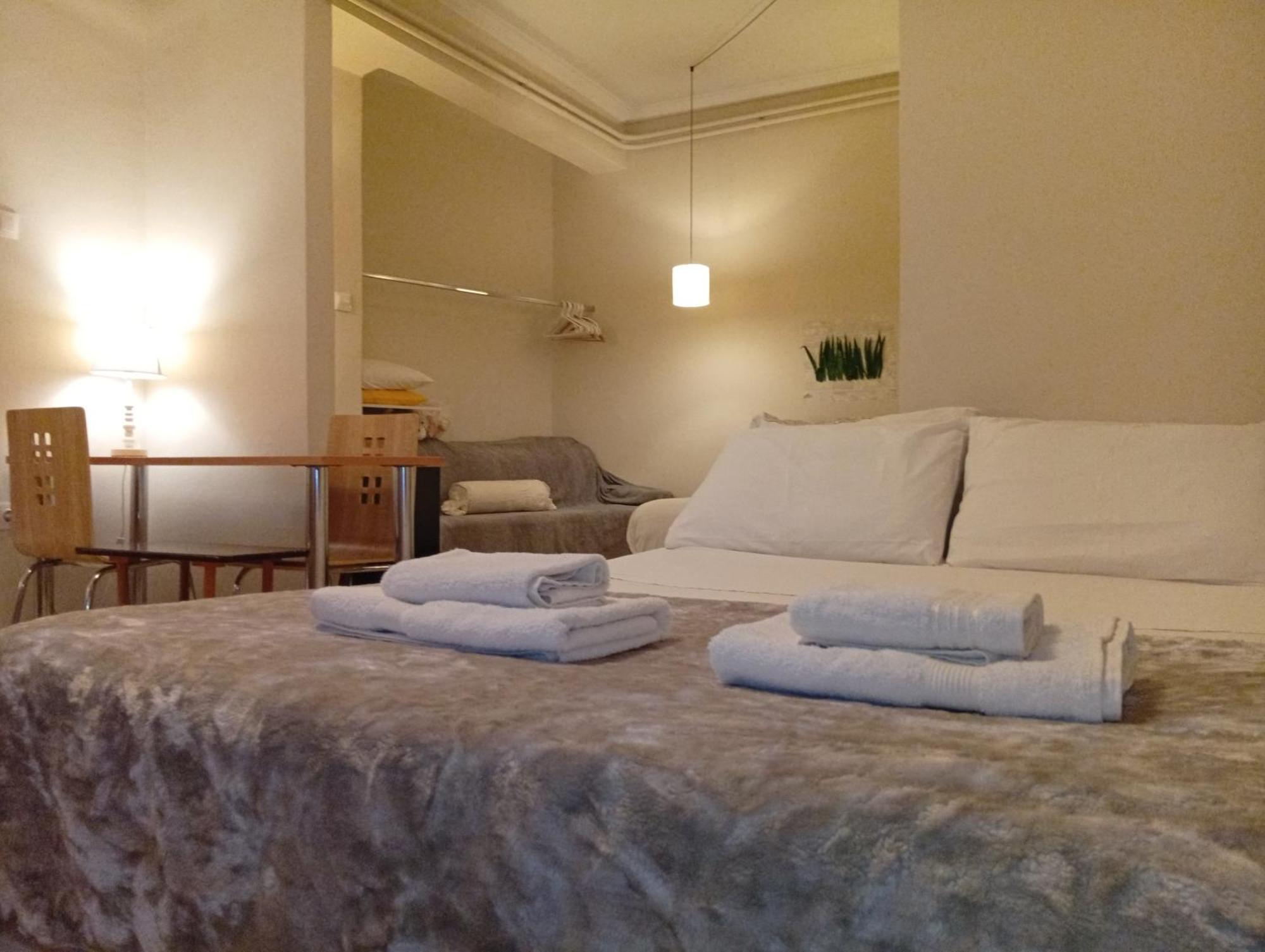 Filopappou Decent Apartment Atenas Exterior foto
