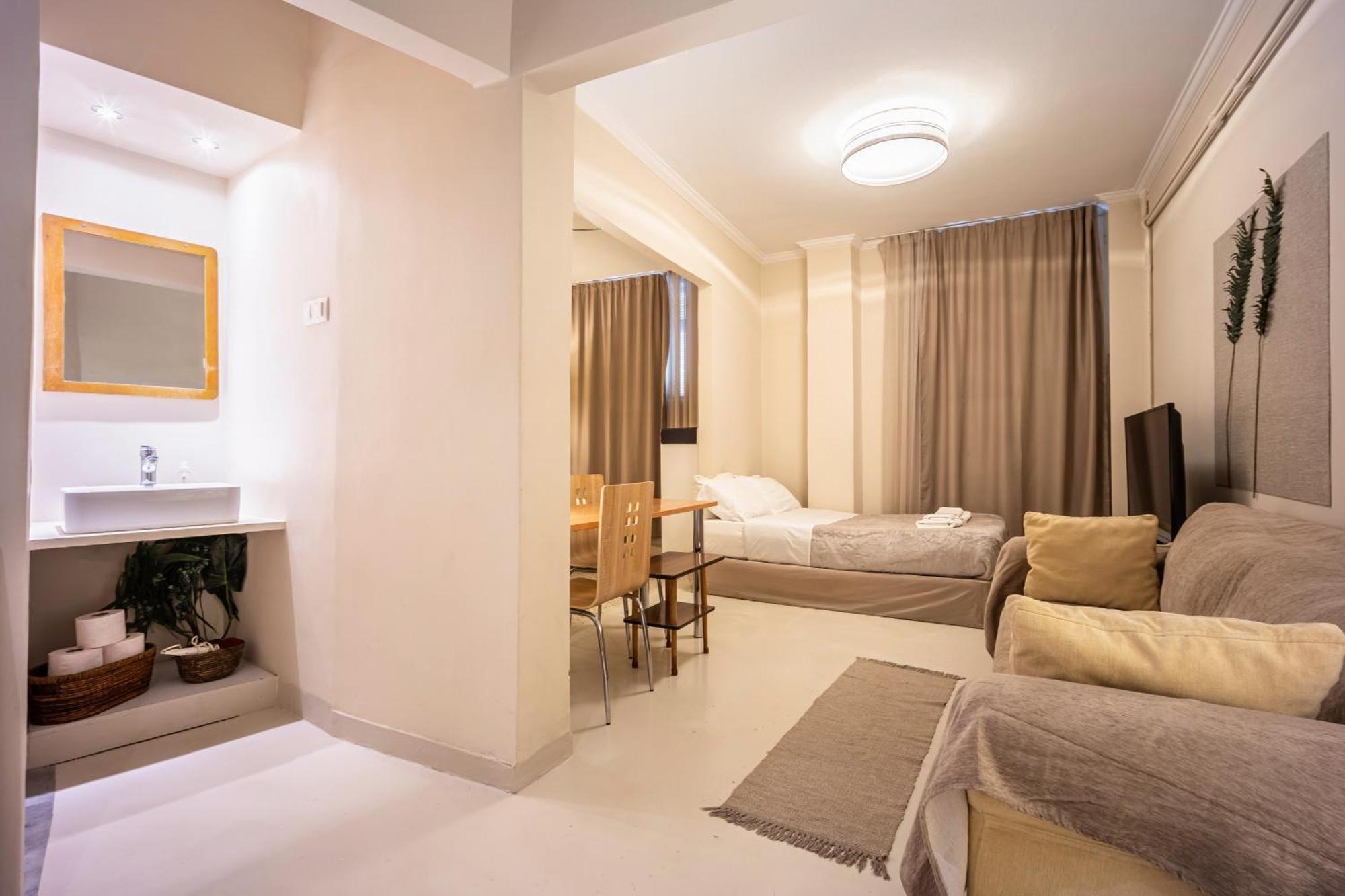 Filopappou Decent Apartment Atenas Exterior foto